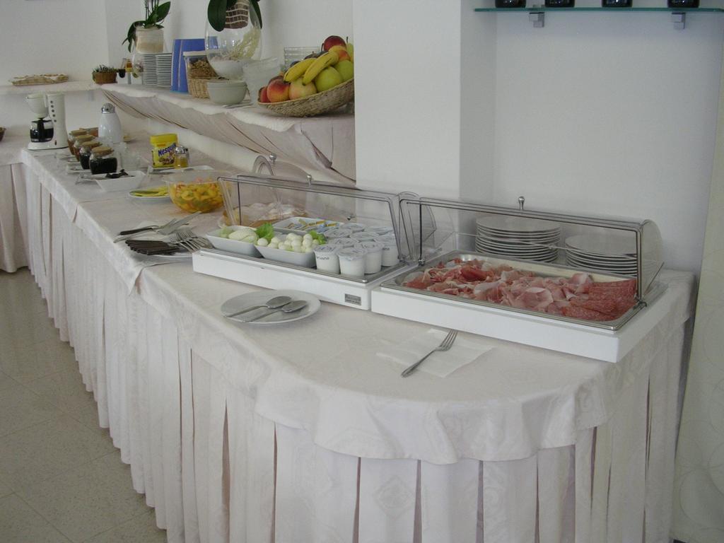 Hotel Escorial Cervia Dış mekan fotoğraf