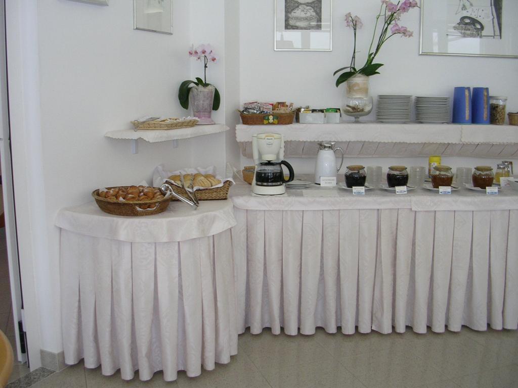 Hotel Escorial Cervia Dış mekan fotoğraf