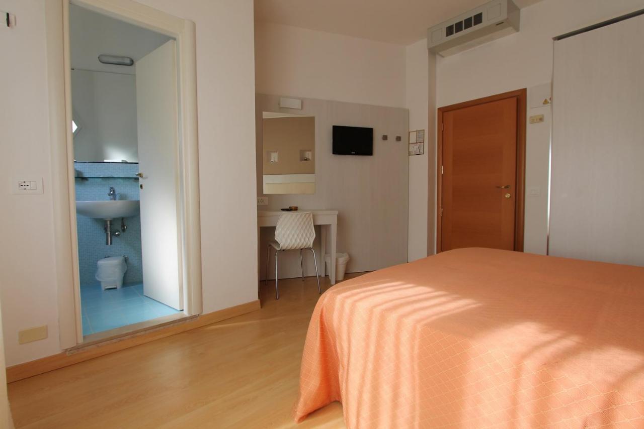 Hotel Escorial Cervia Dış mekan fotoğraf
