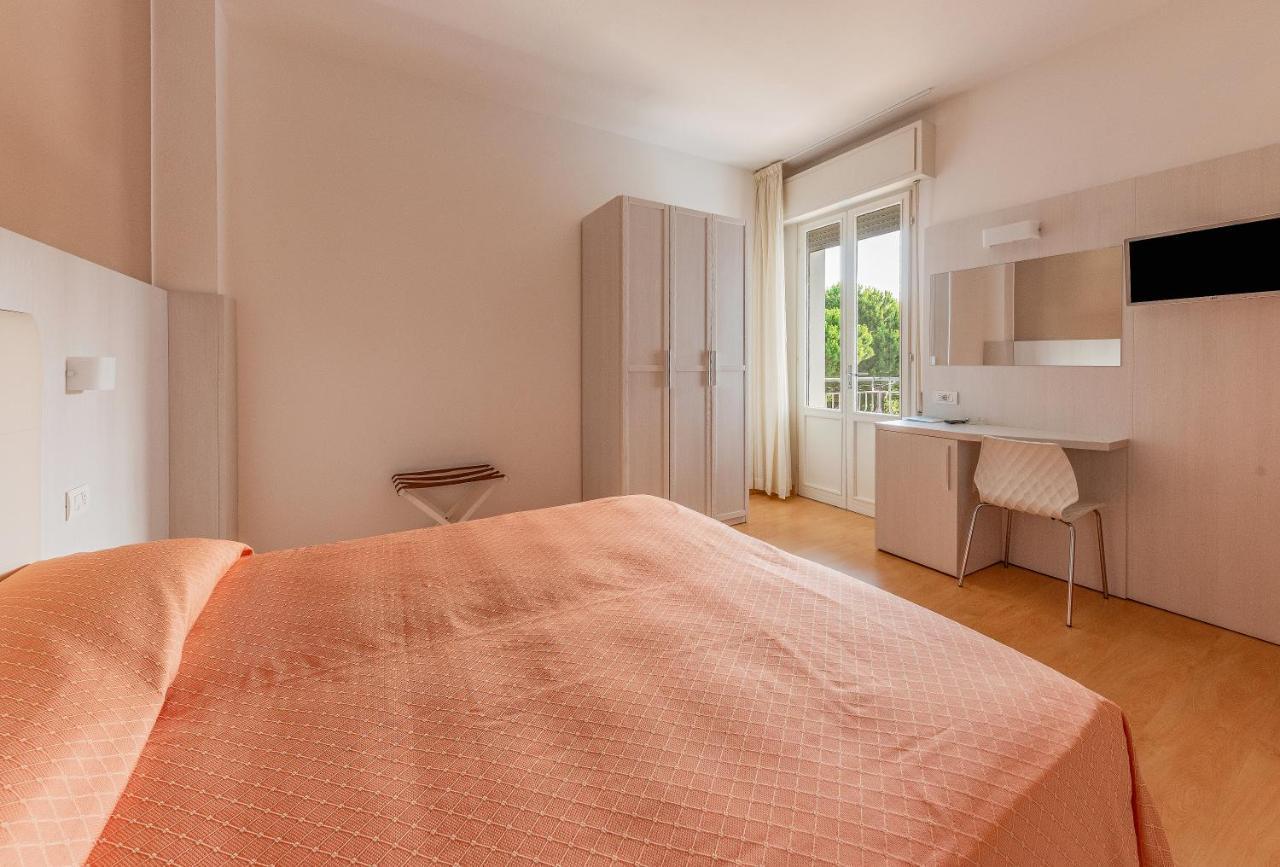Hotel Escorial Cervia Dış mekan fotoğraf