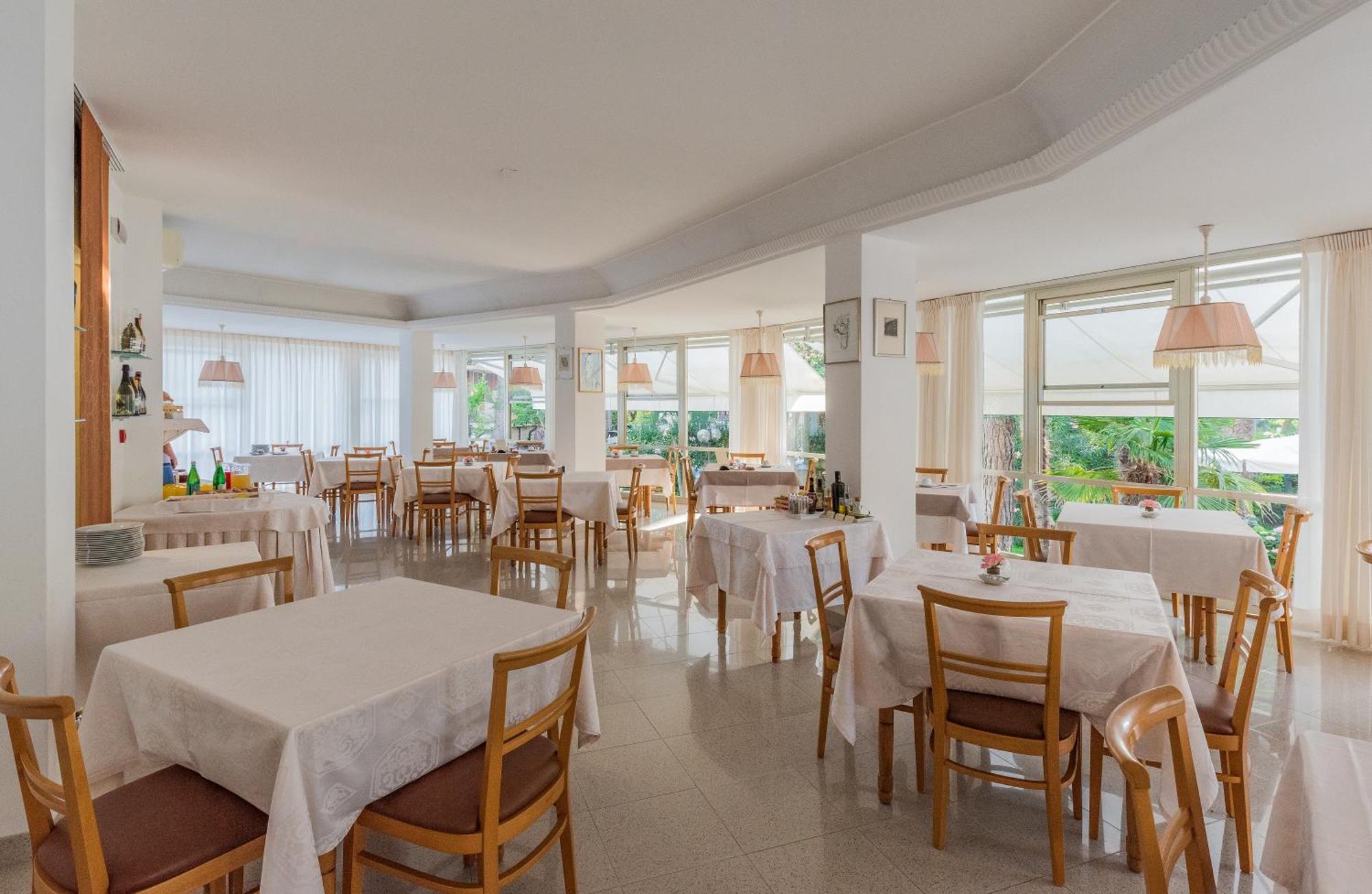 Hotel Escorial Cervia Dış mekan fotoğraf
