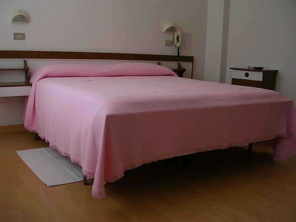 Hotel Escorial Cervia Dış mekan fotoğraf