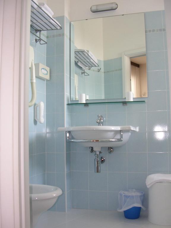 Hotel Escorial Cervia Oda fotoğraf